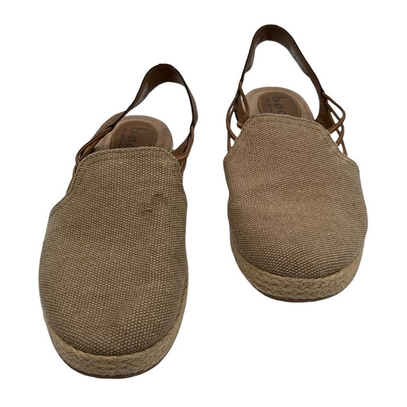 B.O.C. Born Tan Closed Toe Slingback Canvas Espadrille Sandals Size 7.5 Women's - Picture 1 of 11